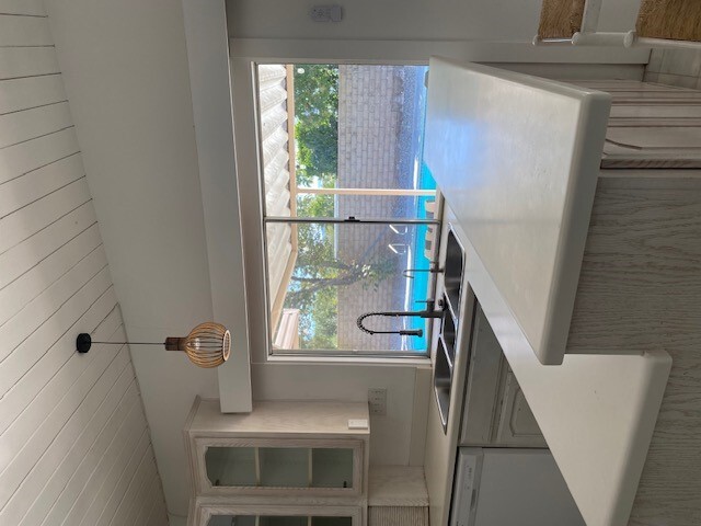 Building Photo - 601 E Racquet Club Rd