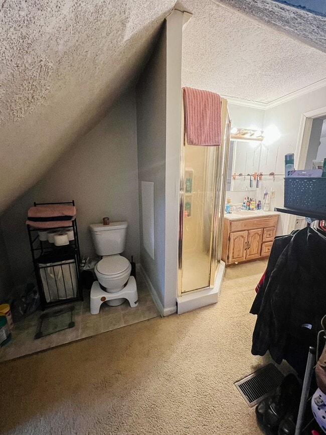 Building Photo - PRELEASING for AUGUST! Close to Campus