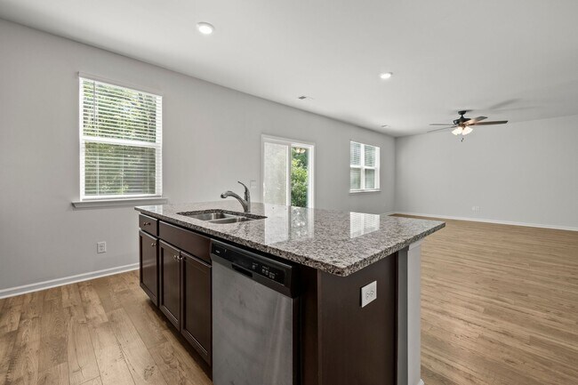 Building Photo - 4 Bedrooms Plus an Office on Cul De Sac