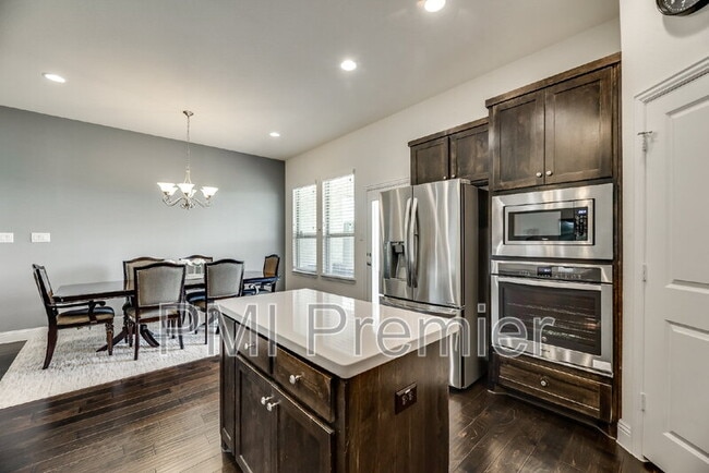 Building Photo - 15404 Pioneer Bluff Trail