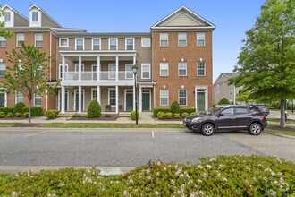 Building Photo - H2O Community in Hampton!