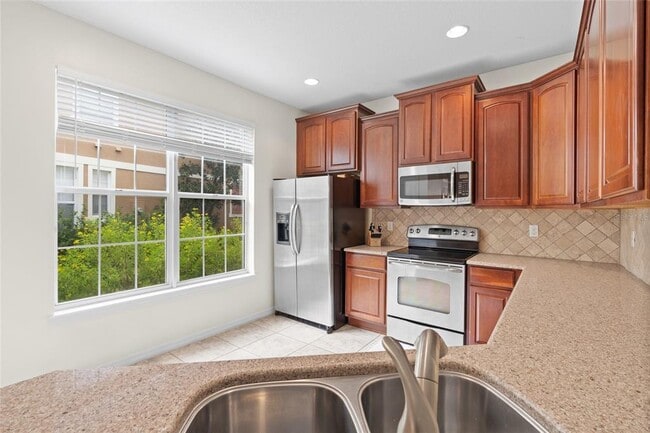 Building Photo - 6714 Breezy Palm Dr