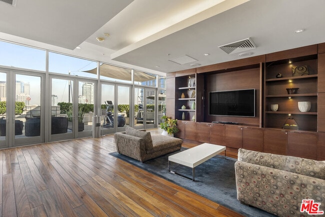 Building Photo - 1155 S Grand Ave