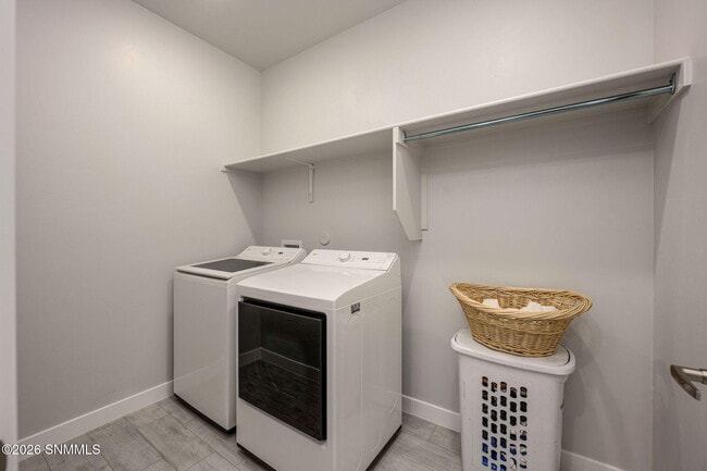 Building Photo - 3865 Jericho St