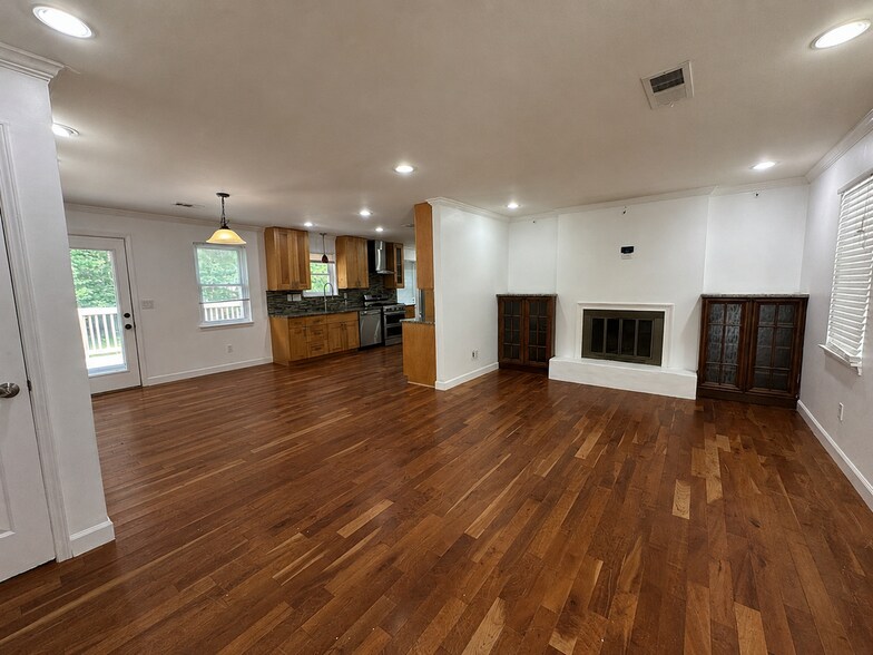 Building Photo - 3305 Newcastle Way SW
