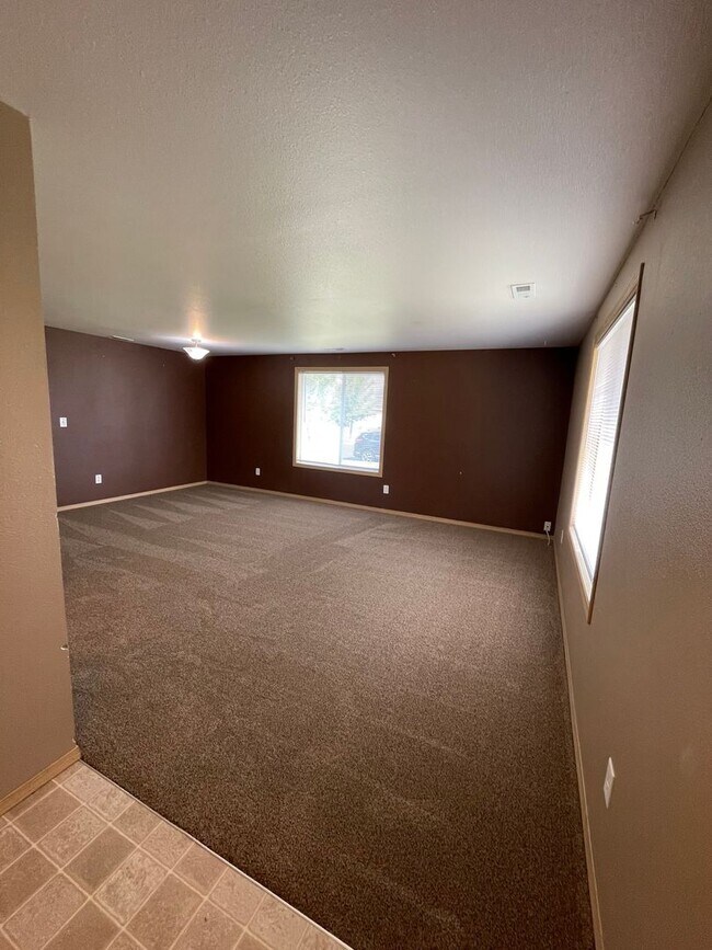 Building Photo - Spacious 1,520 Sq. Ft. Home with Open Floor Plan