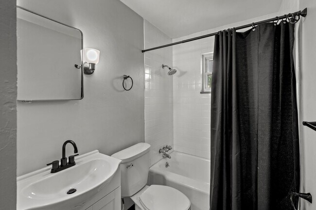 Building Photo - SCORE 1ST MONTH'S RENT FREE IF SIGNED BY MARCH 13! Stunning 3 bedroom home in McKeesport availabl...