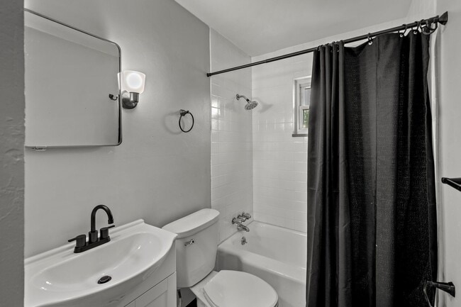 Building Photo - Stunning 3 bedroom home in McKeesport available now!