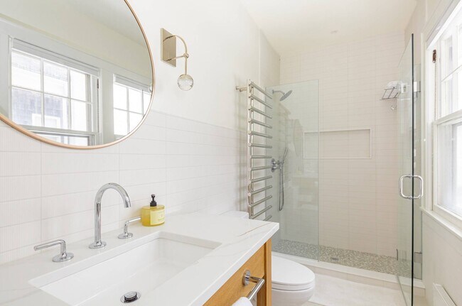 Building Photo - 6 Bay Rd