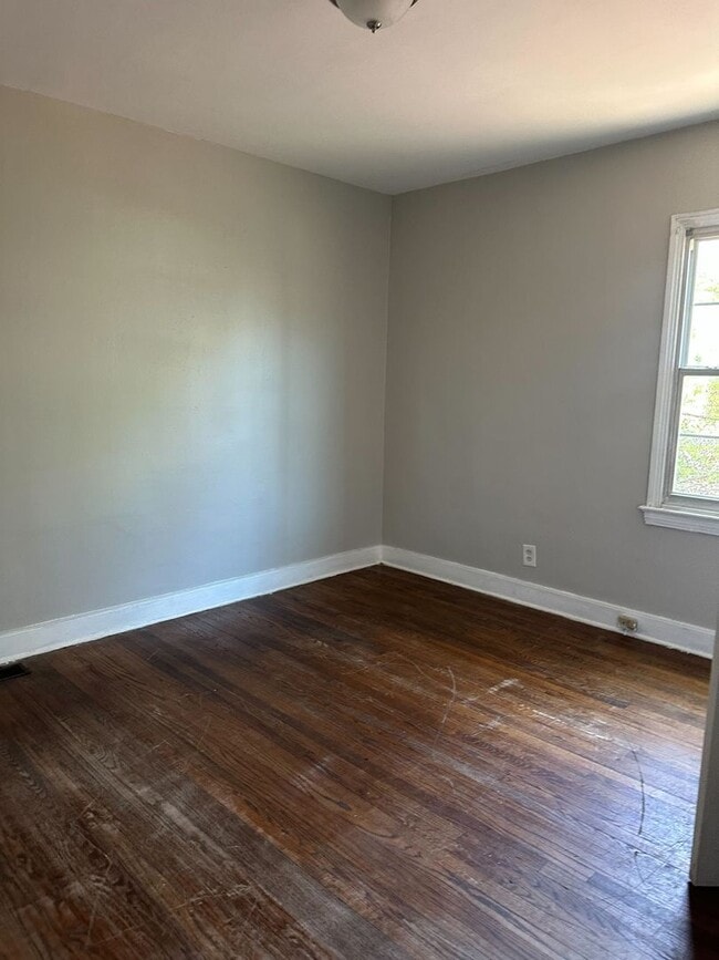 Building Photo - Classic Charm Meets Modern Comfort – 3BR/2BA Home