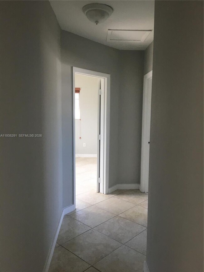 Building Photo - 5631 W 10th Ave