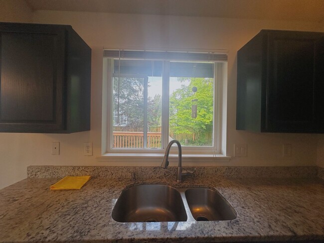 Building Photo - Beautiful 4-Bedroom 3-Bath Home in Marysvi...
