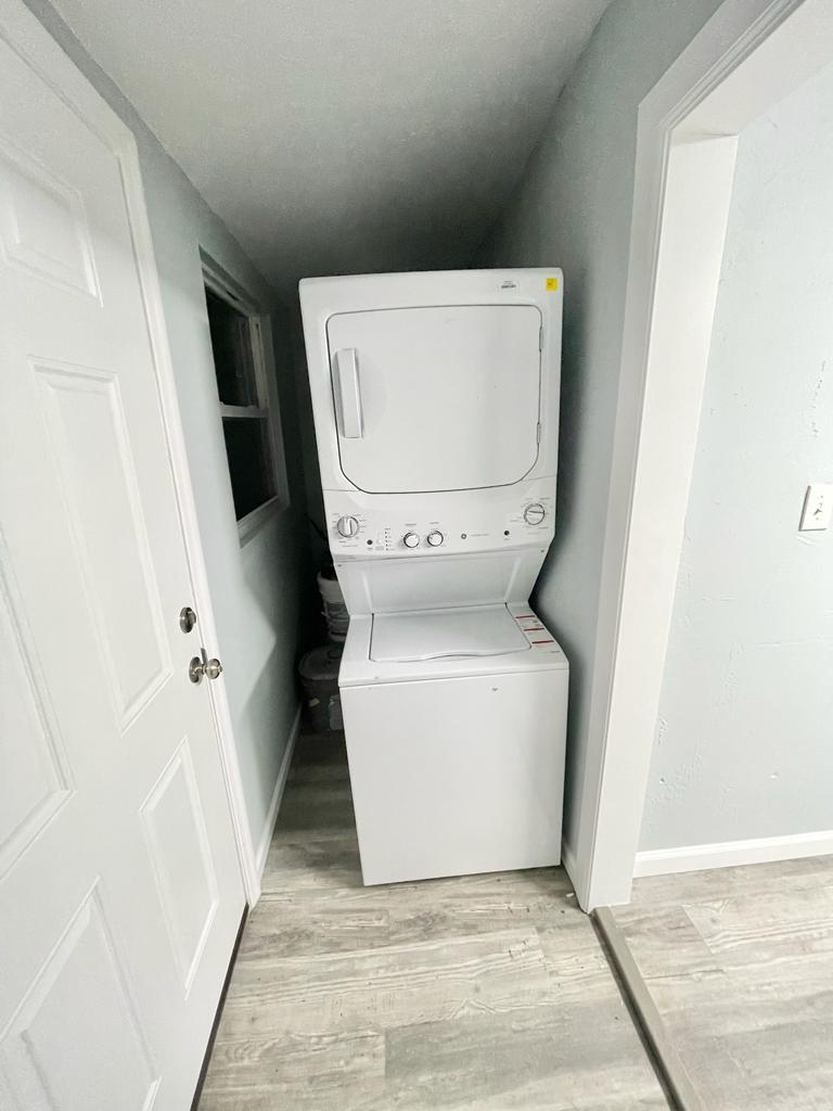 Building Photo - 104 W Stuart Ave