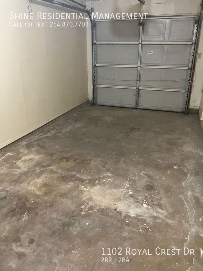 Building Photo - 1102 Royal Crest Dr