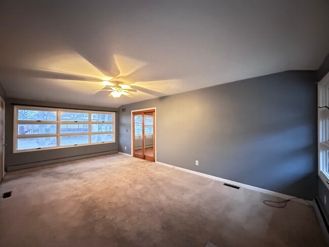 Building Photo - 206 Oak Hill Dr