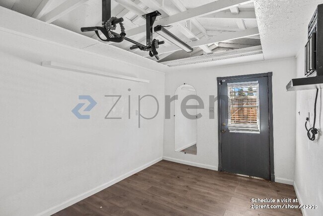 Building Photo - 780 Dowling Blvd