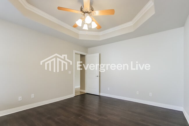 Building Photo - 308 S Ozark St