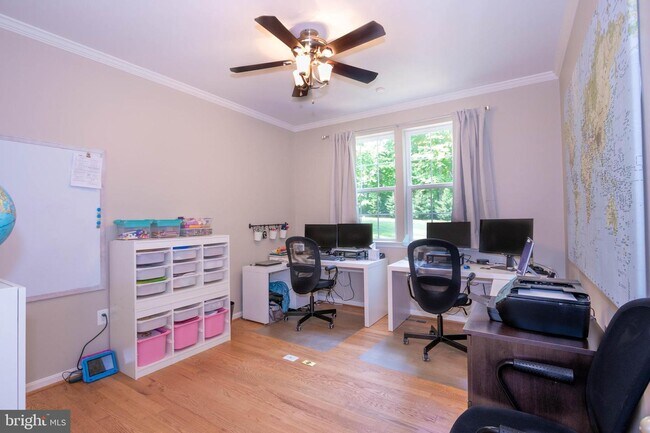 Building Photo - 8061 Side Hill Dr