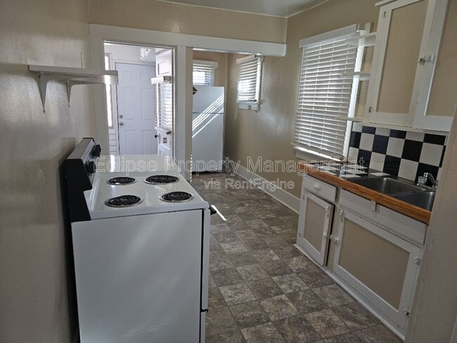 Building Photo - 204 Edison Ave