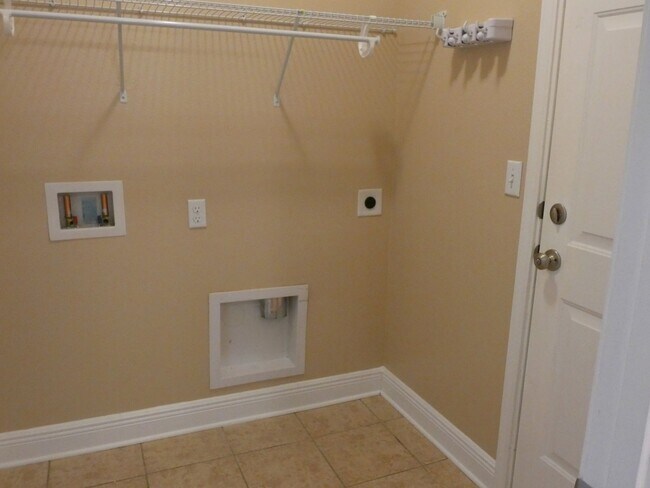 Building Photo - 3-Bedroom All Brick Home - Terra Bella