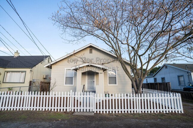 Primary Photo - 1884 N 5th St