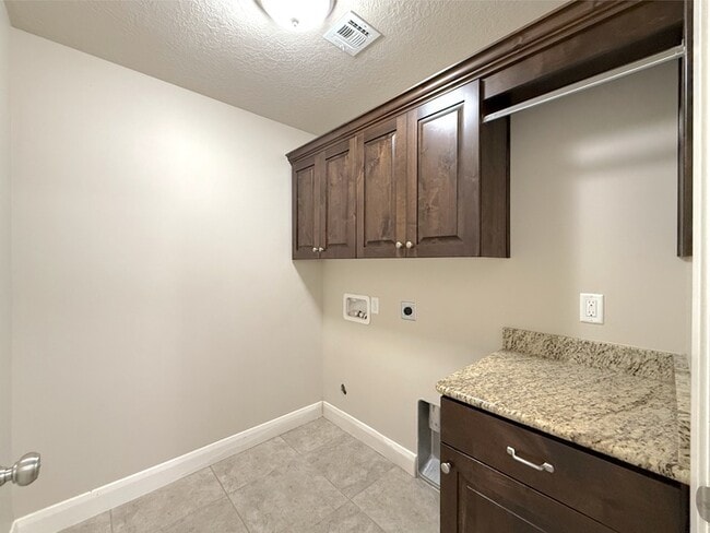 Building Photo - 505 E Ruby Pl