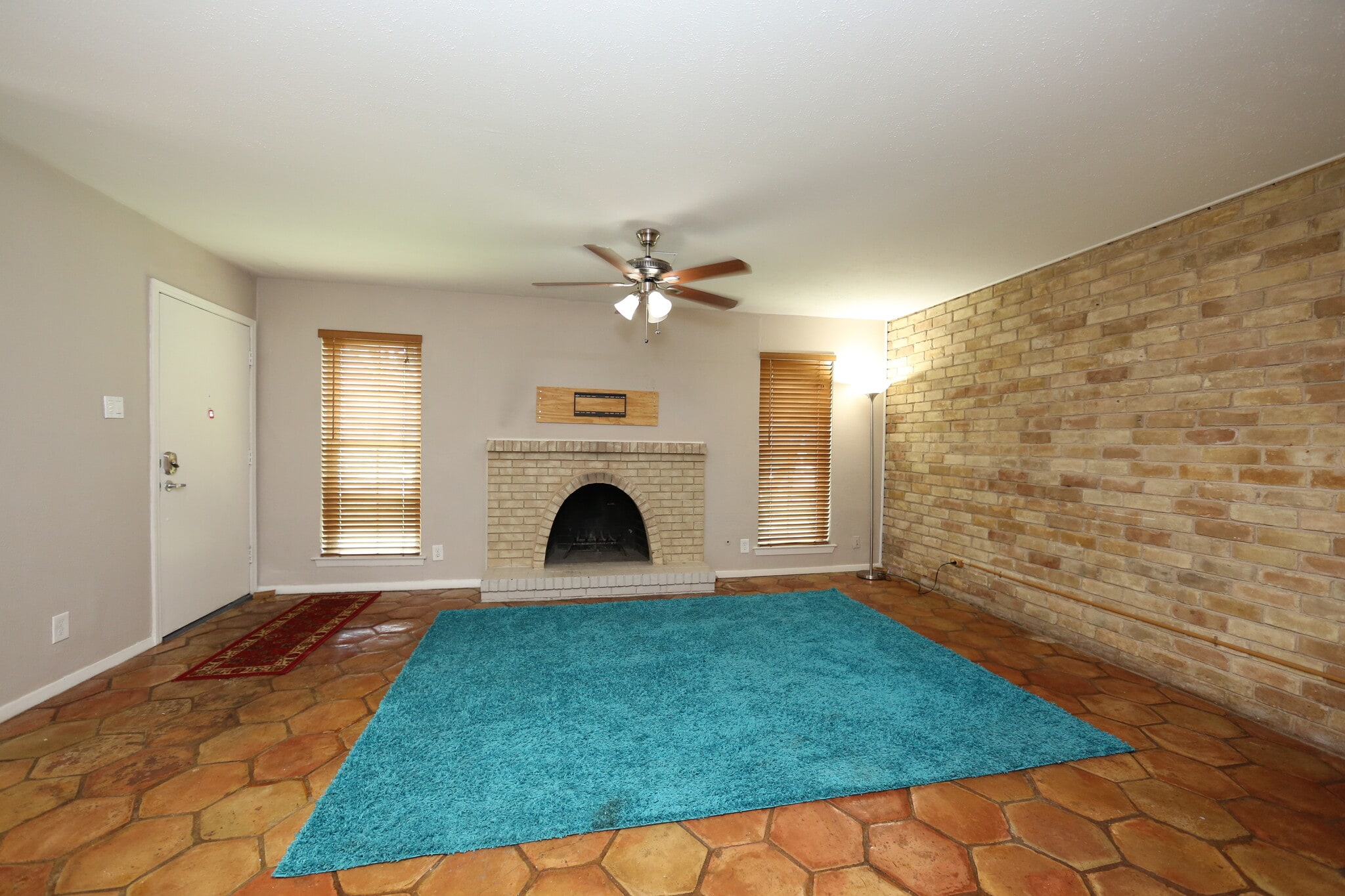 Building Photo - 7727 Meadow Park Dr
