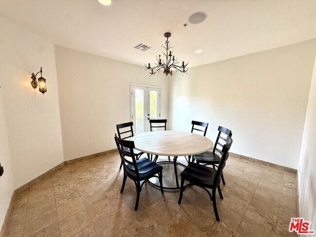 Building Photo - 10827 Pacific View Dr