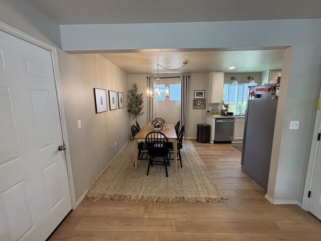 Building Photo - Beautiful 4-bedroom Dupont home
