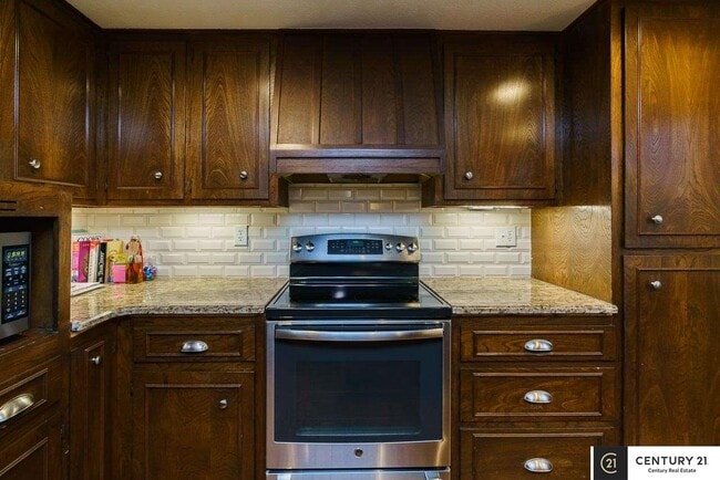 Building Photo - 845 Hidden Hills Dr