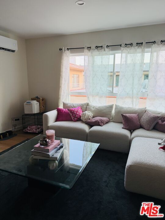 Building Photo - 348 Rexford Dr