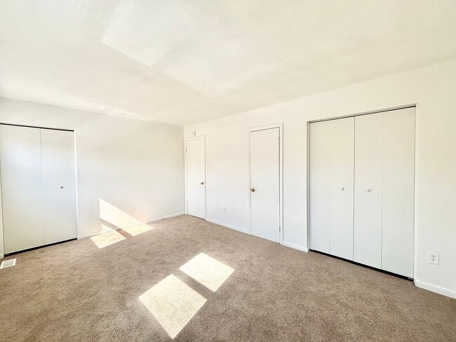 Building Photo - Cozy Townhome in Virginia Beach