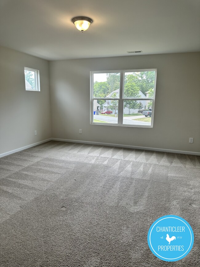 Building Photo - 2528 Reynolds Dr