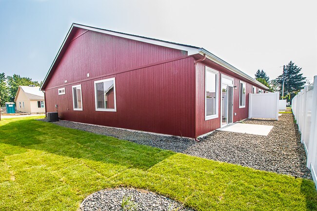 Building Photo - 318 S Marigold Ln