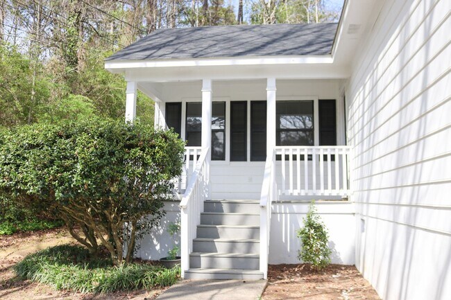 Building Photo - Gated Community Living