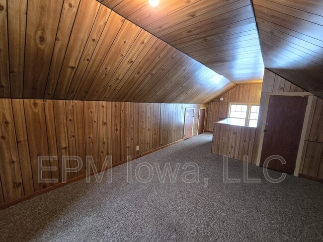 Building Photo - 401 Charles St