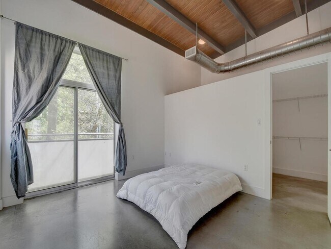 Building Photo - 2205 N Lamar Blvd