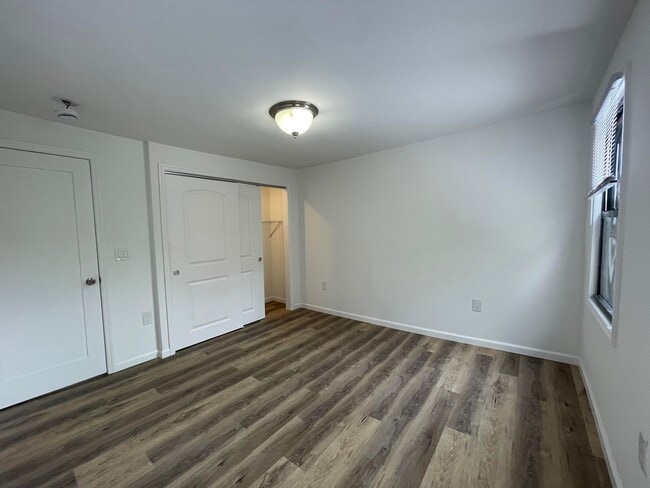 Building Photo - 416 10TH St