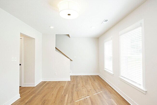 Building Photo - 919 Belmont Ave