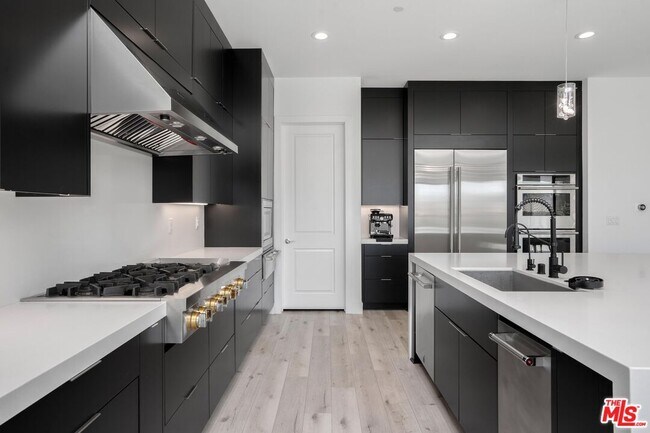 Building Photo - 20600 Bluebird Ct