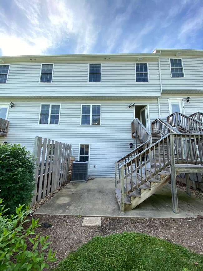 Building Photo - Renovated Home with Open Floor Plan, NEW L...