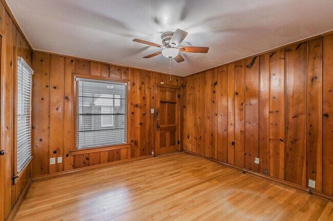 Building Photo - Charming 3 Bed, 1 Bath Cottage Near Oakhur...