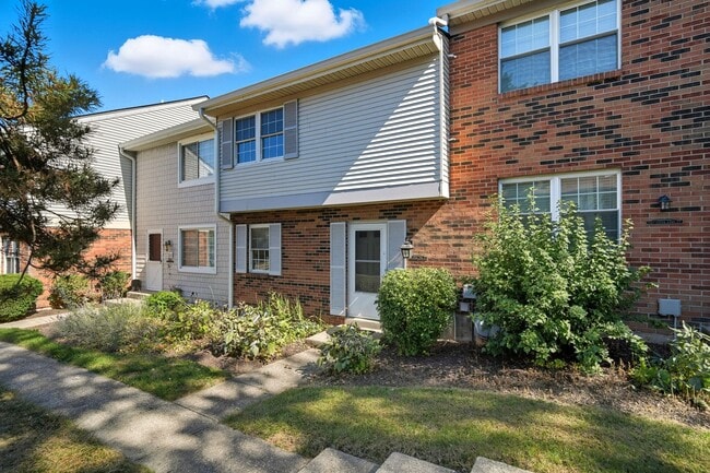 Building Photo - Three Bedroom Condo in West Chester!