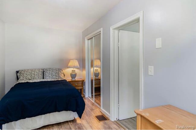 Building Photo - 388 Hillsdale St