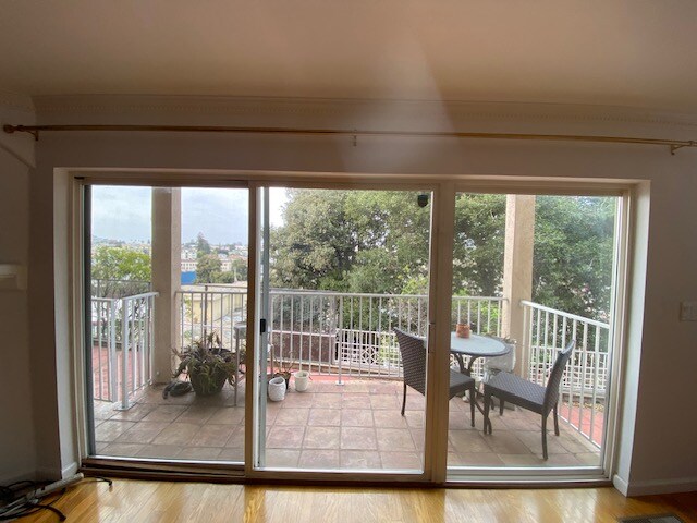 Building Photo - 553 Merritt Ave