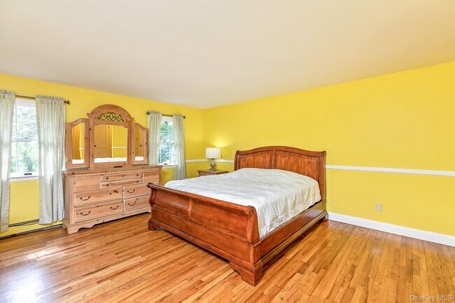 Building Photo - 451 River Rd