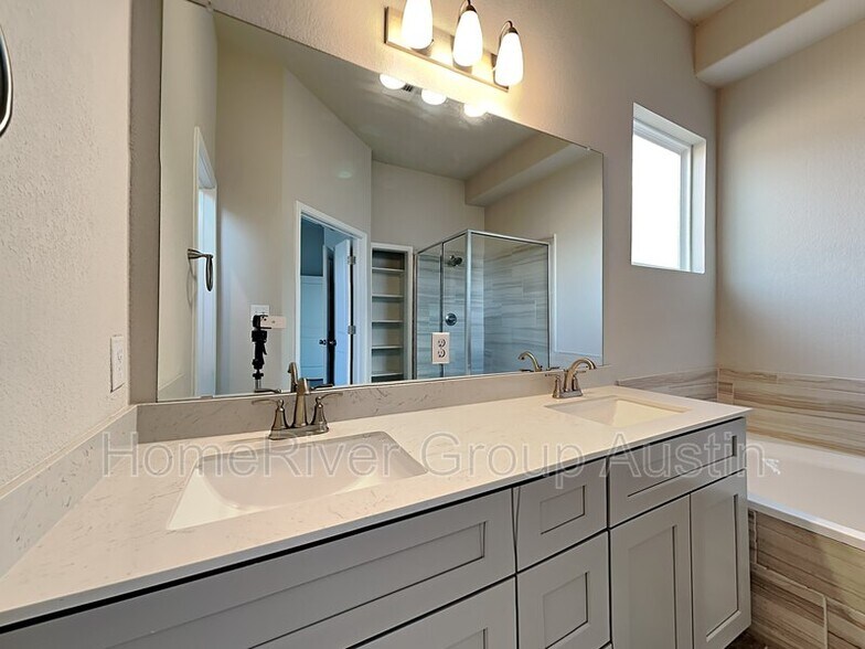 Building Photo - 405 Bright Star Ln