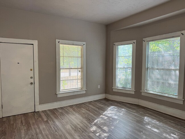 Building Photo - 1504 Austin St