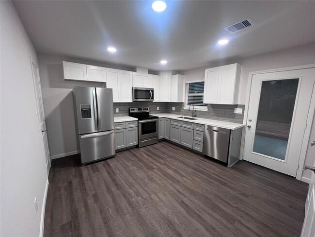 Building Photo - 15542 Towerwood Dr