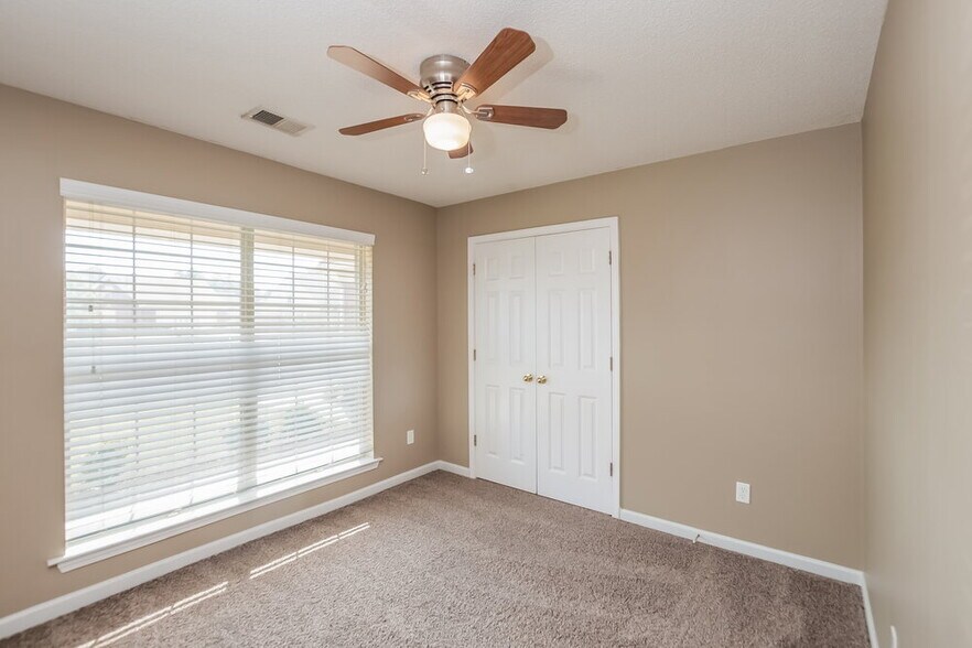 Building Photo - 6379 Sandbourne E